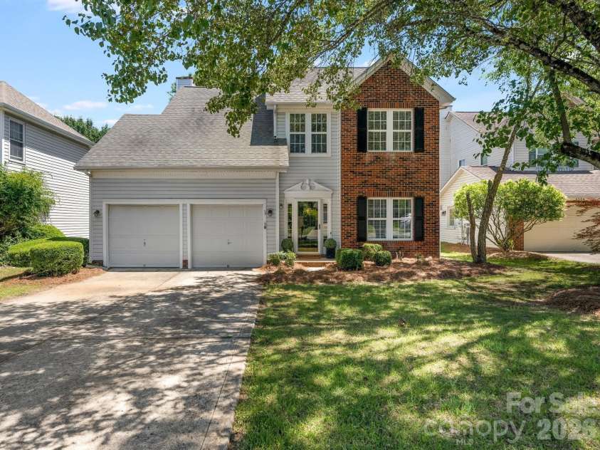 6208 Harburn Forest Drive, Charlotte, NC 28269.  MLS# CAR4380021, YatesRealty ID 41005. Front Exterior
