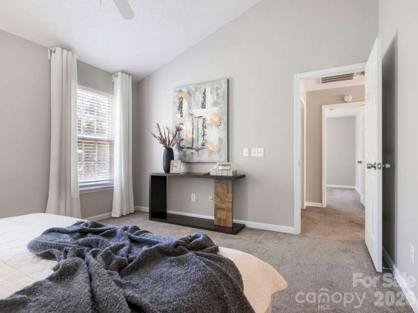 6208 Harburn Forest Drive, Charlotte, NC 28269.  MLS# CAR4380021, YatesRealty ID 41005. Primary 2