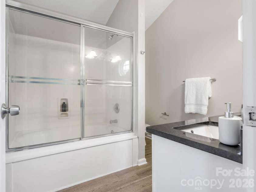6208 Harburn Forest Drive, Charlotte, NC 28269.  MLS# CAR4380021, YatesRealty ID 41005. Primary Bath 2