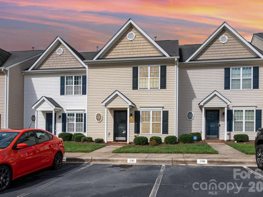 3707 Spanish Peak Drive, High Point, NC 27265.  MLS# CAR4407793, YatesRealty ID 41011. 
