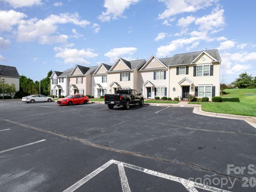 3707 Spanish Peak Drive, High Point, NC 27265.  MLS# CAR4407793, YatesRealty ID 41011. 