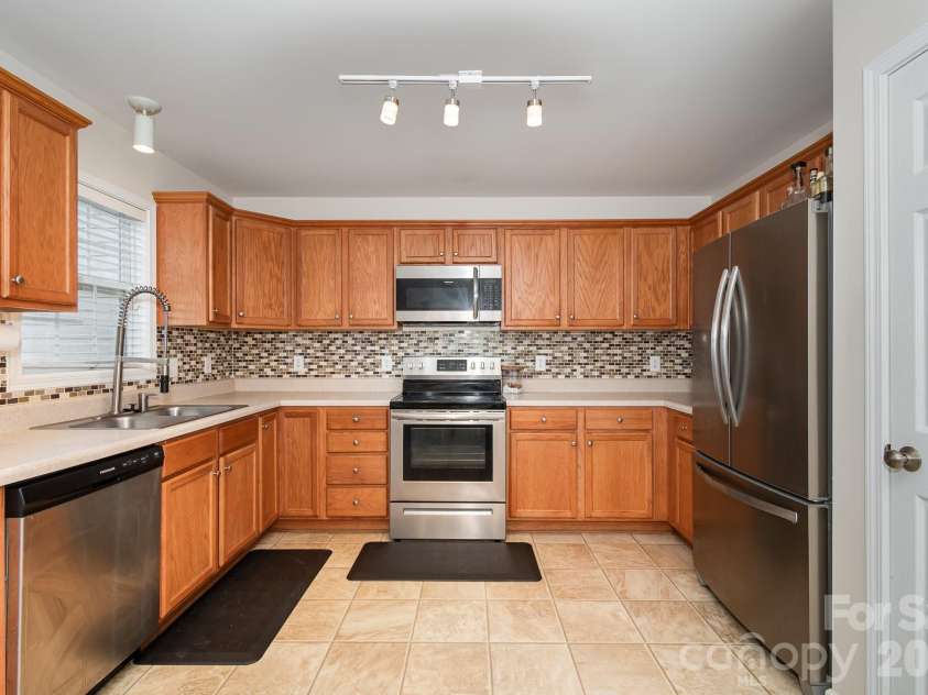 3707 Spanish Peak Drive, High Point, NC 27265.  MLS# CAR4407793, YatesRealty ID 41011. 