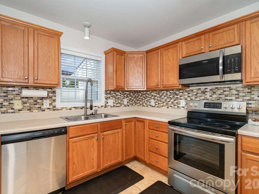 3707 Spanish Peak Drive, High Point, NC 27265.  MLS# CAR4407793, YatesRealty ID 41011. 