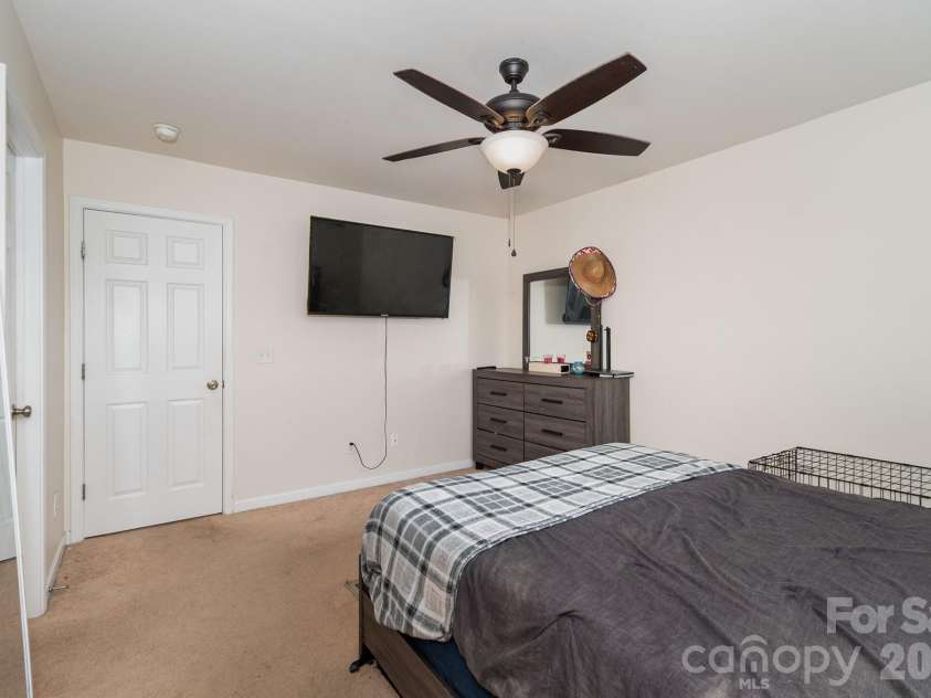 3707 Spanish Peak Drive, High Point, NC 27265.  MLS# CAR4407793, YatesRealty ID 41011. 