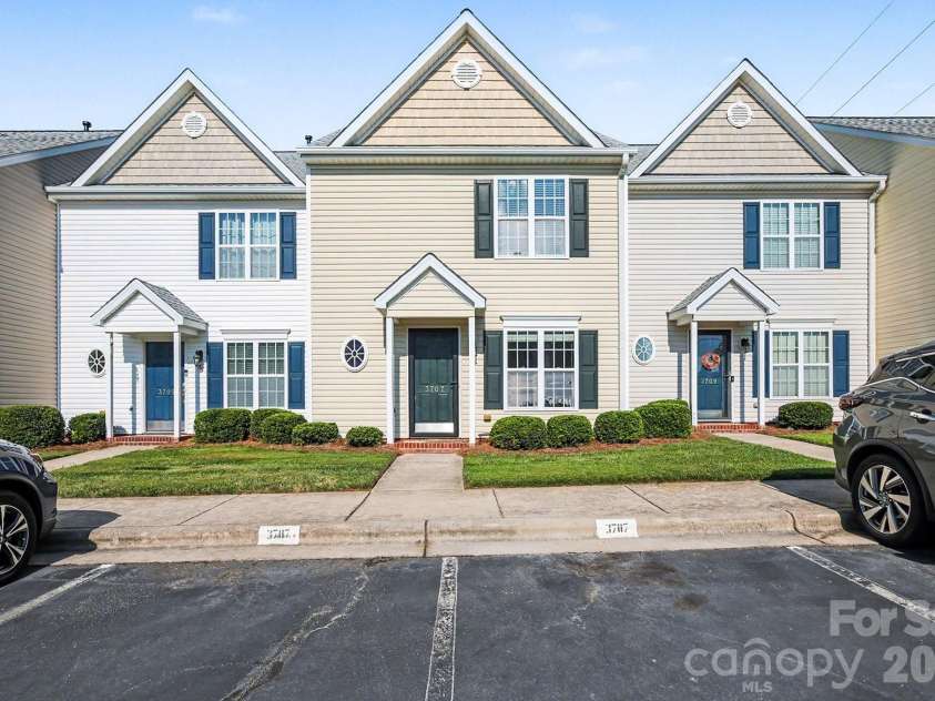 3707 Spanish Peak Drive, High Point, NC 27265.  MLS# CAR4407793, YatesRealty ID 41011. 
