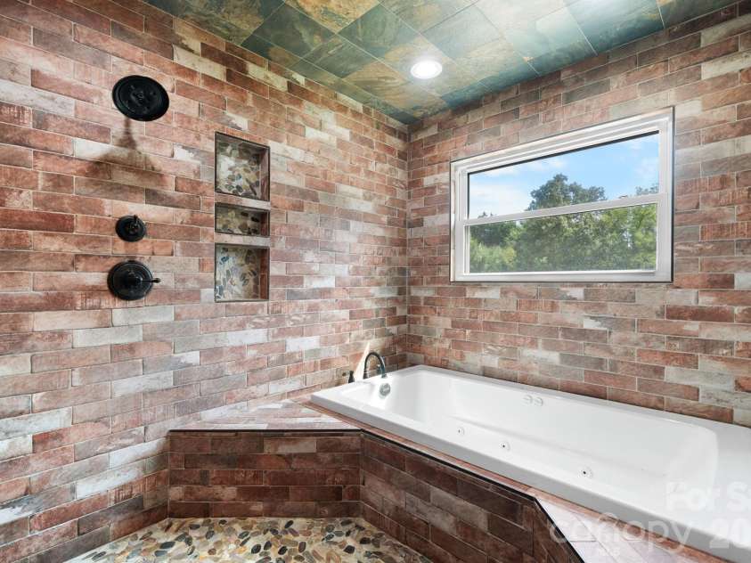 80 Hidden Bluff Lane, Horse Shoe, NC 28742.  MLS# CAR4429058, YatesRealty ID 41012. 