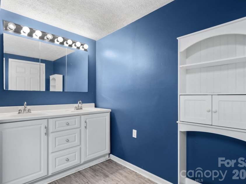 80 Hidden Bluff Lane, Horse Shoe, NC 28742.  MLS# CAR4429058, YatesRealty ID 41012. 