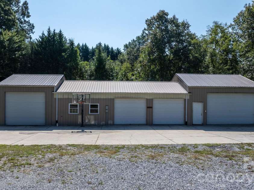 80 Hidden Bluff Lane, Horse Shoe, NC 28742.  MLS# CAR4429058, YatesRealty ID 41012. 