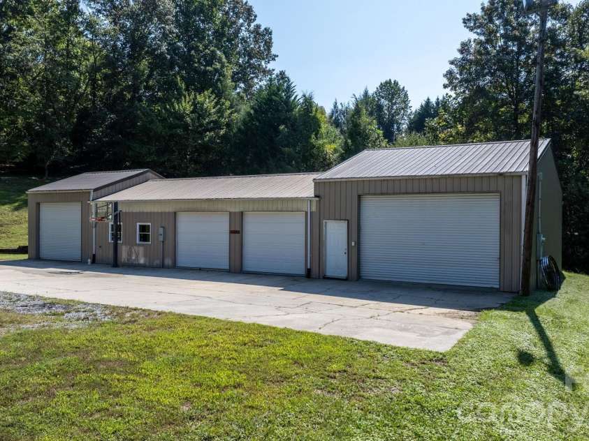 80 Hidden Bluff Lane, Horse Shoe, NC 28742.  MLS# CAR4429058, YatesRealty ID 41012. 