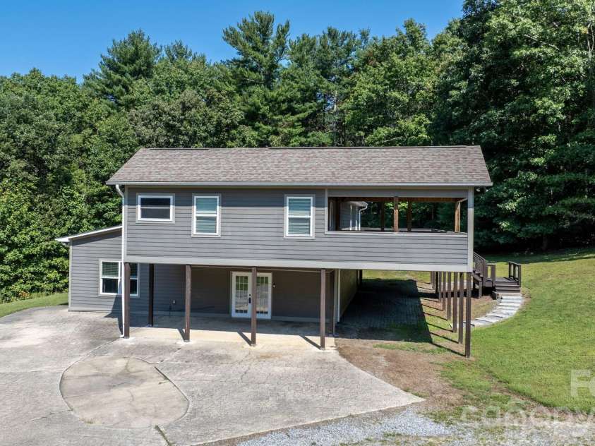 80 Hidden Bluff Lane, Horse Shoe, NC 28742.  MLS# CAR4429058, YatesRealty ID 41012. 
