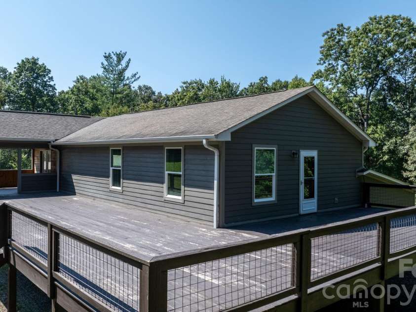 80 Hidden Bluff Lane, Horse Shoe, NC 28742.  MLS# CAR4429058, YatesRealty ID 41012. 