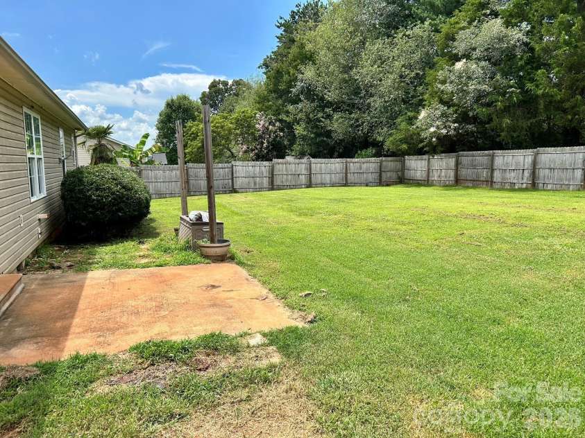 2042 Rocketts Way, Newton, NC 28658.  MLS# CAR4406584, YatesRealty ID 41013. 