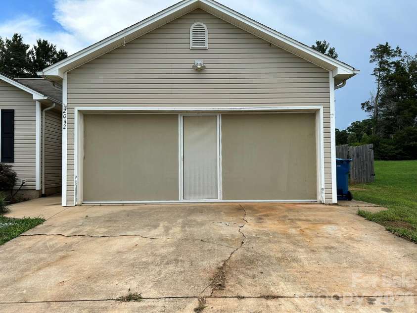 2042 Rocketts Way, Newton, NC 28658.  MLS# CAR4406584, YatesRealty ID 41013. Enjoy your garage bug free