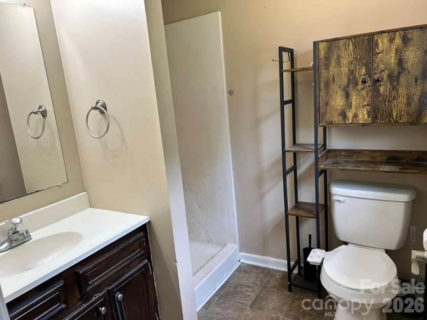 2042 Rocketts Way, Newton, NC 28658.  MLS# CAR4406584, YatesRealty ID 41013. Primary Bath