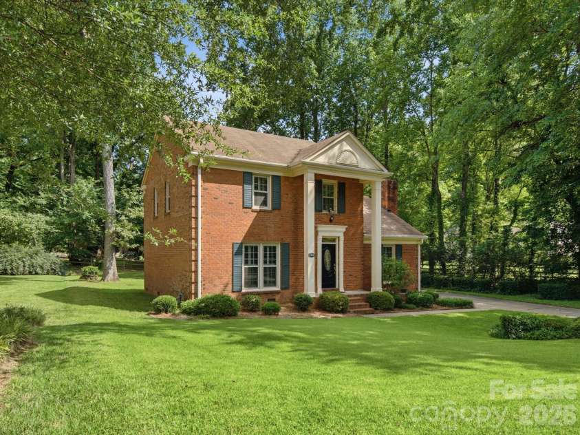9732 Leeswood Lane, Matthews, NC 28105.  MLS# CAR4407441, YatesRealty ID 41017. 