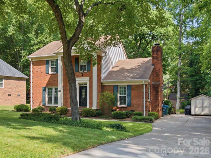 9732 Leeswood Lane, Matthews, NC 28105.  MLS# CAR4407441, YatesRealty ID 41017. 