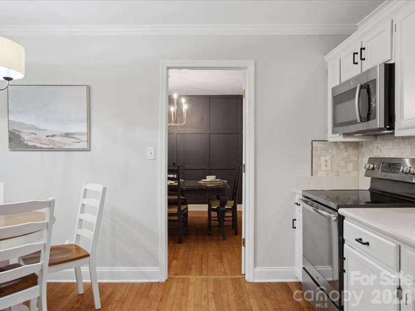9732 Leeswood Lane, Matthews, NC 28105.  MLS# CAR4407441, YatesRealty ID 41017. 