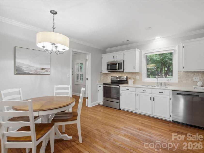 9732 Leeswood Lane, Matthews, NC 28105.  MLS# CAR4407441, YatesRealty ID 41017. 