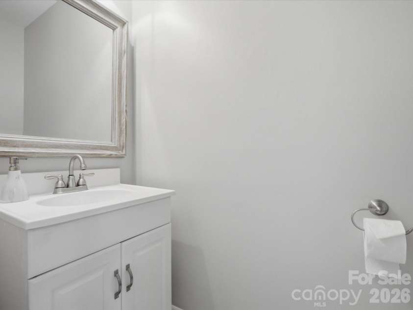9732 Leeswood Lane, Matthews, NC 28105.  MLS# CAR4407441, YatesRealty ID 41017. 