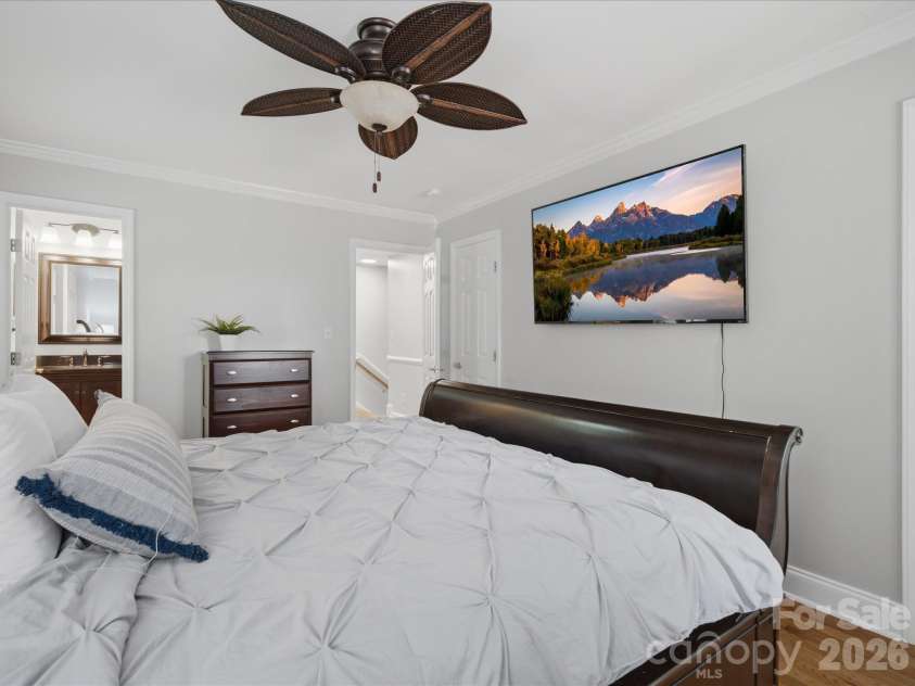 9732 Leeswood Lane, Matthews, NC 28105.  MLS# CAR4407441, YatesRealty ID 41017. 