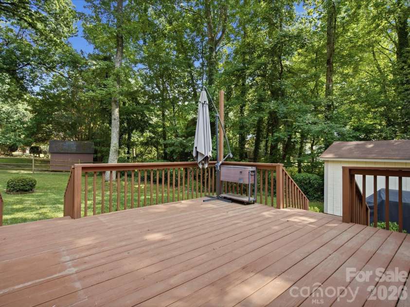9732 Leeswood Lane, Matthews, NC 28105.  MLS# CAR4407441, YatesRealty ID 41017. 