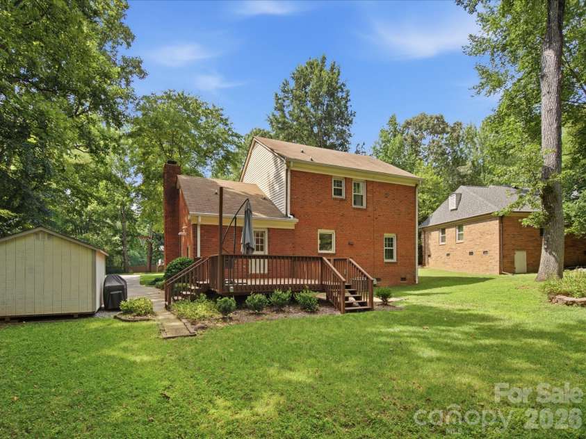 9732 Leeswood Lane, Matthews, NC 28105.  MLS# CAR4407441, YatesRealty ID 41017. 