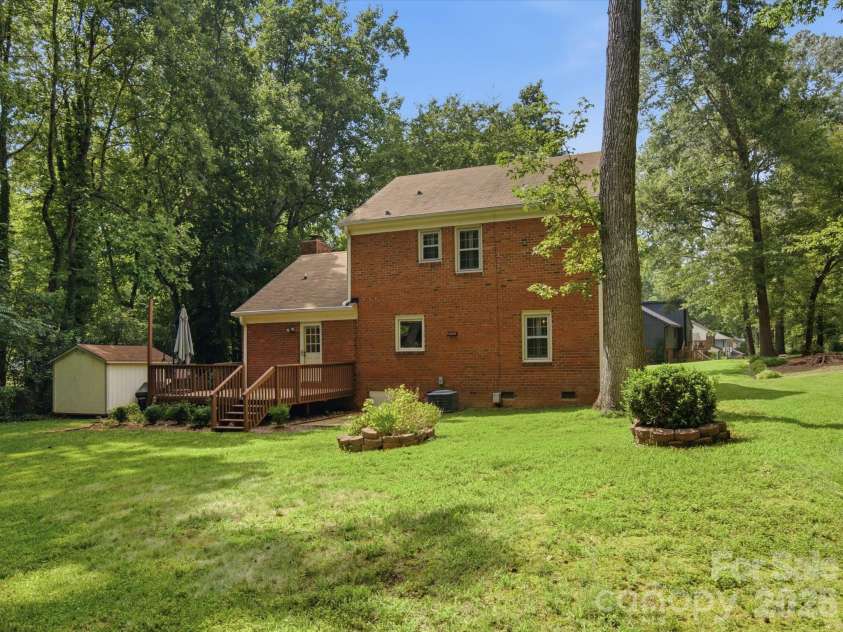 9732 Leeswood Lane, Matthews, NC 28105.  MLS# CAR4407441, YatesRealty ID 41017. 