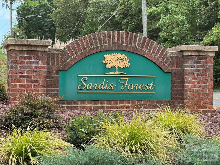 9732 Leeswood Lane, Matthews, NC 28105.  MLS# CAR4407441, YatesRealty ID 41017. 