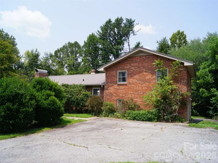887 Upward Road, Flat Rock, NC 28731.  MLS# CAR4408229, YatesRealty ID 41019. 