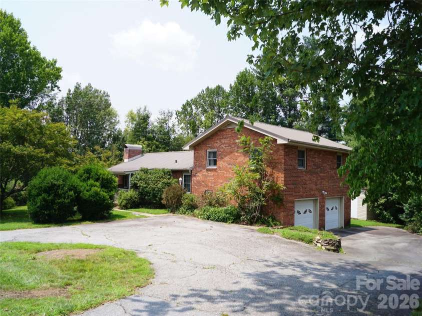 887 Upward Road, Flat Rock, NC 28731.  MLS# CAR4408229, YatesRealty ID 41019. 