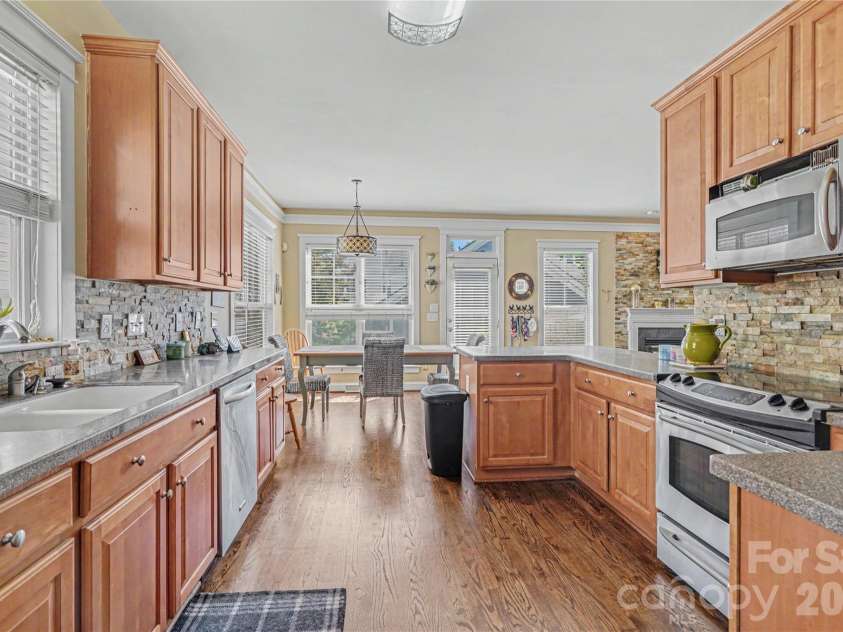 10224 Tolleson Avenue, Charlotte, NC 28277.  MLS# CAR4403686, YatesRealty ID 41021. 