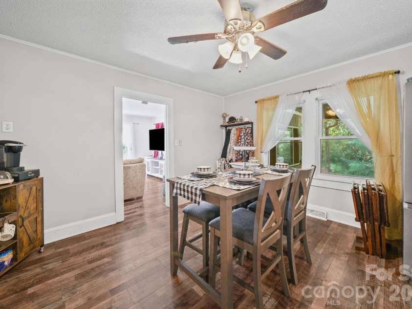 305 Milford Drive, Salisbury, NC 28144.  MLS# CAR4406904, YatesRealty ID 41022. 