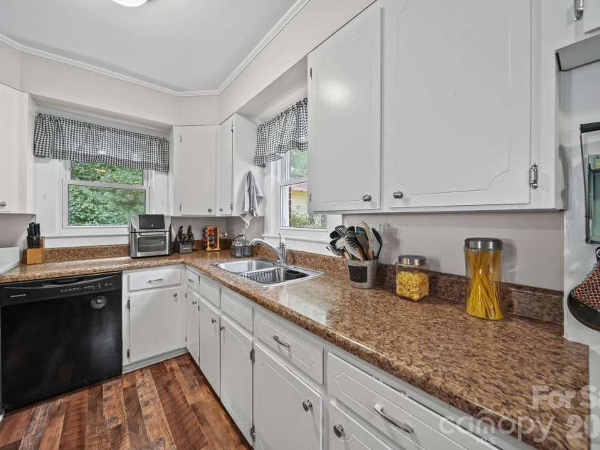 305 Milford Drive, Salisbury, NC 28144.  MLS# CAR4406904, YatesRealty ID 41022. 