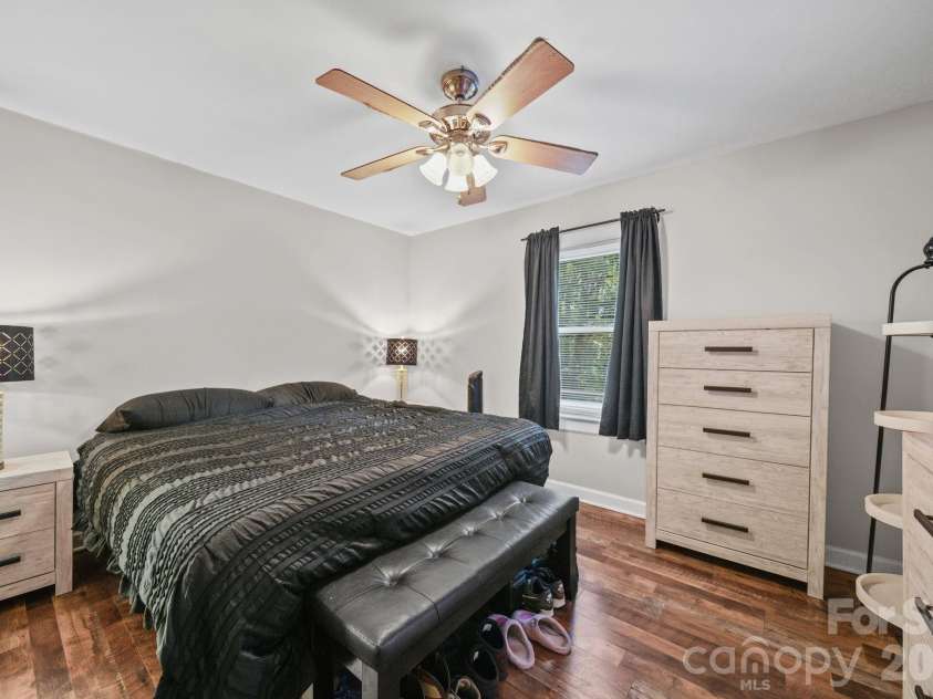 305 Milford Drive, Salisbury, NC 28144.  MLS# CAR4406904, YatesRealty ID 41022. 