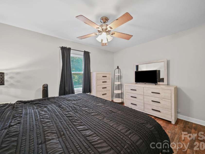 305 Milford Drive, Salisbury, NC 28144.  MLS# CAR4406904, YatesRealty ID 41022. 