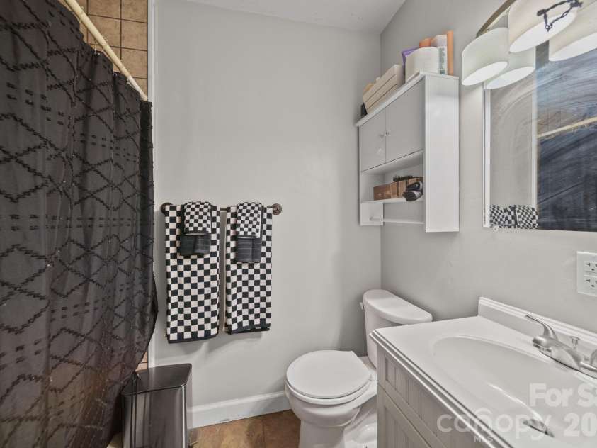 305 Milford Drive, Salisbury, NC 28144.  MLS# CAR4406904, YatesRealty ID 41022. 