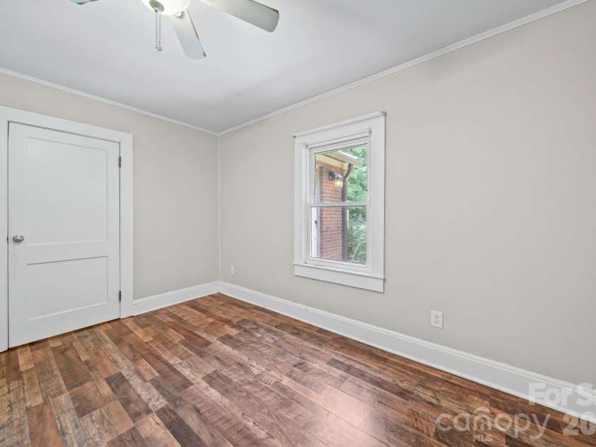 305 Milford Drive, Salisbury, NC 28144.  MLS# CAR4406904, YatesRealty ID 41022. 
