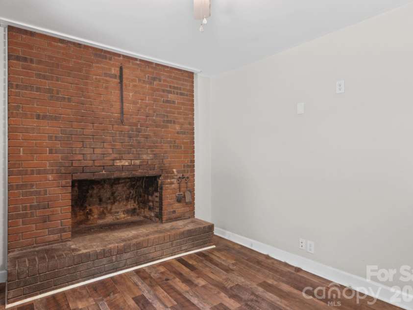 305 Milford Drive, Salisbury, NC 28144.  MLS# CAR4406904, YatesRealty ID 41022. 