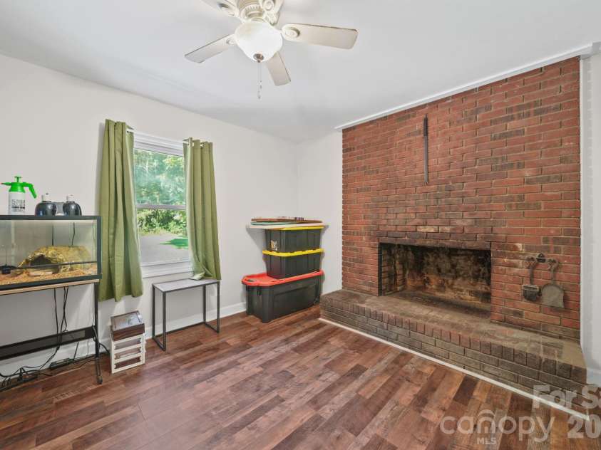 305 Milford Drive, Salisbury, NC 28144.  MLS# CAR4406904, YatesRealty ID 41022. 