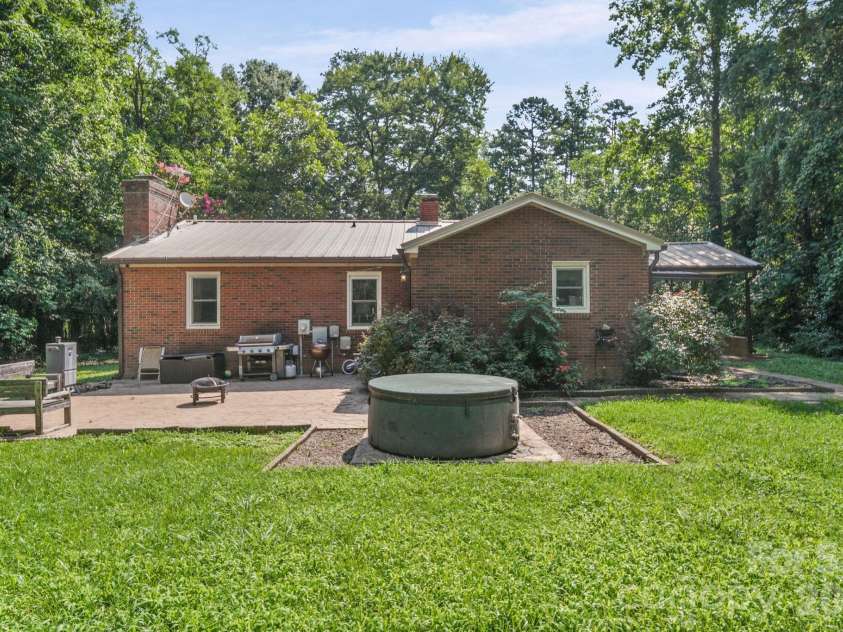 305 Milford Drive, Salisbury, NC 28144.  MLS# CAR4406904, YatesRealty ID 41022. 