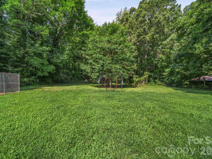 305 Milford Drive, Salisbury, NC 28144.  MLS# CAR4406904, YatesRealty ID 41022. 