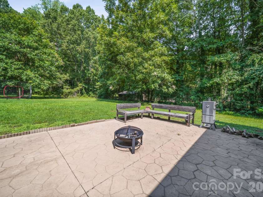 305 Milford Drive, Salisbury, NC 28144.  MLS# CAR4406904, YatesRealty ID 41022. 