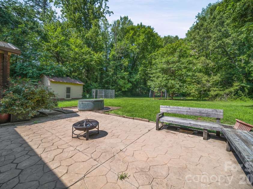 305 Milford Drive, Salisbury, NC 28144.  MLS# CAR4406904, YatesRealty ID 41022. 