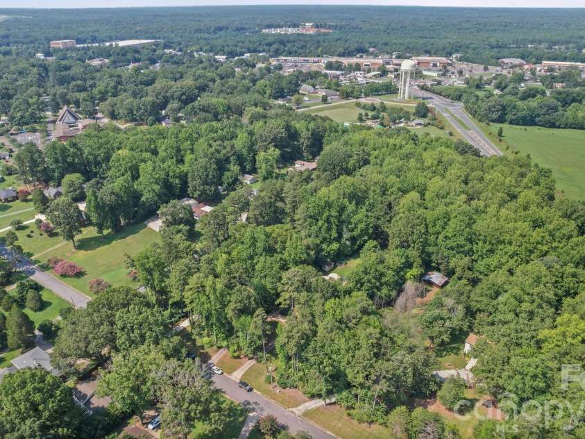 305 Milford Drive, Salisbury, NC 28144.  MLS# CAR4406904, YatesRealty ID 41022. 