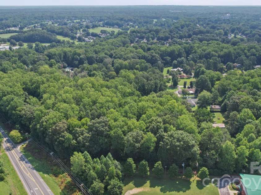 305 Milford Drive, Salisbury, NC 28144.  MLS# CAR4406904, YatesRealty ID 41022. 