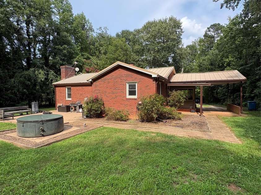 305 Milford Drive, Salisbury, NC 28144.  MLS# CAR4406904, YatesRealty ID 41022. 