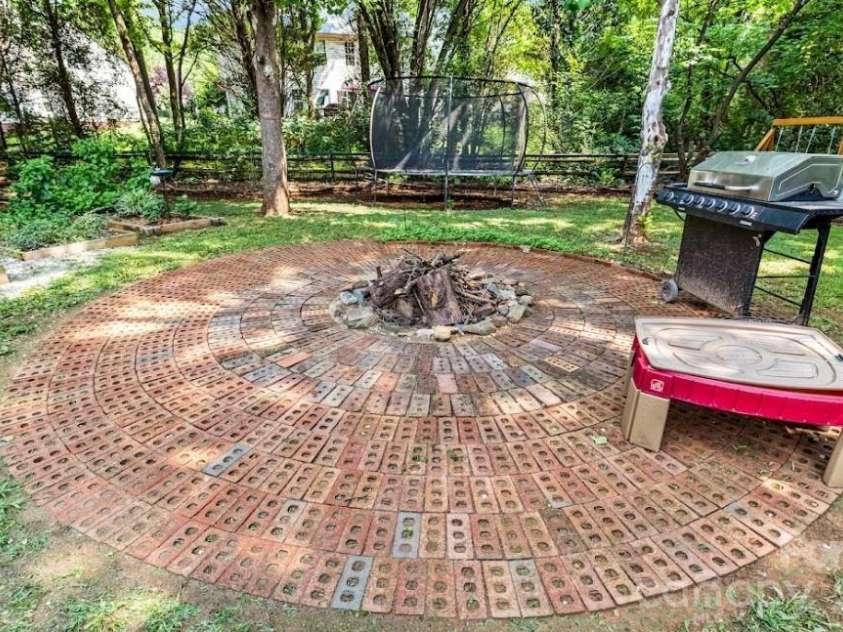 9800 Furlong Trail, Charlotte, NC 28269.  MLS# CAR4406192, YatesRealty ID 41026. Fire PIt
