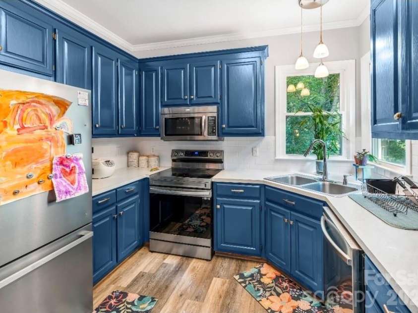 9800 Furlong Trail, Charlotte, NC 28269.  MLS# CAR4406192, YatesRealty ID 41026. Kitchen