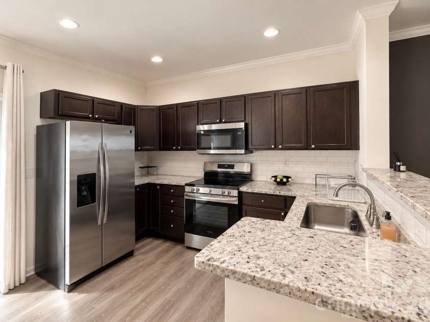 13927 Singleleaf Lane, Charlotte, NC 28278.  MLS# CAR4408876, YatesRealty ID 41028. 