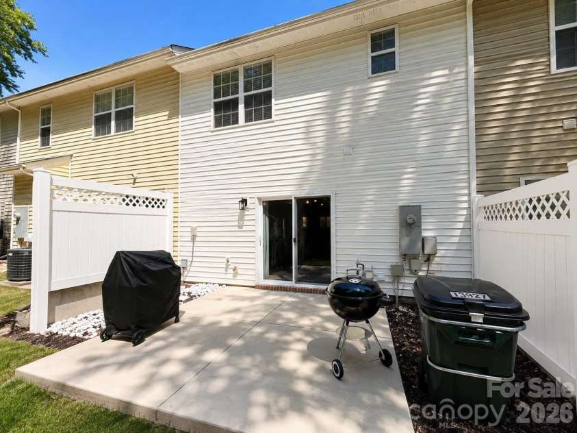 13927 Singleleaf Lane, Charlotte, NC 28278.  MLS# CAR4408876, YatesRealty ID 41028. 